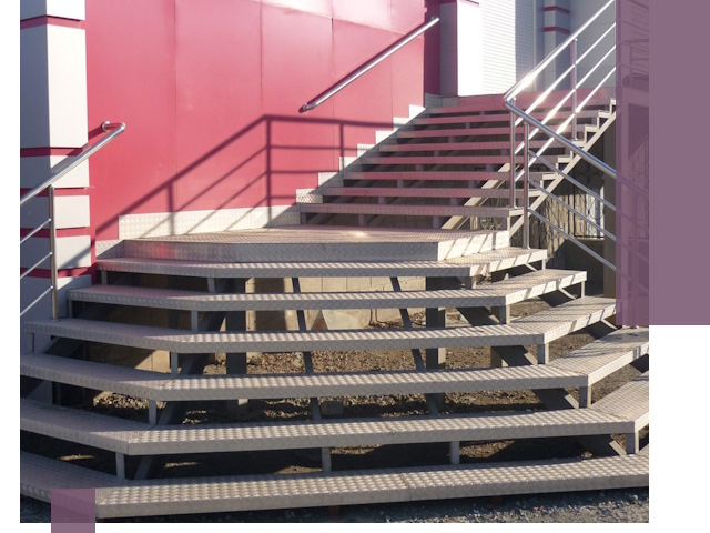 Лестницы для магазина в Изобильном — изготовление и монтаж