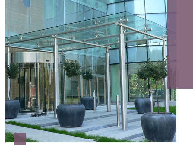 Навесы из стекла на заказ в Изобильном — монтаж и установка